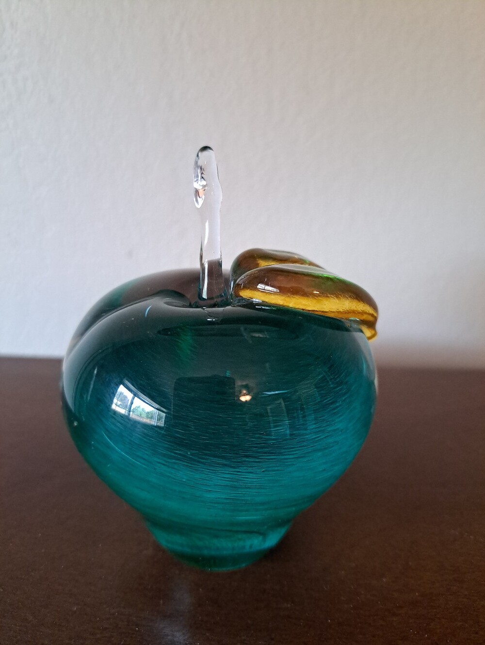 Beautiful GLASS Apple - Picture 4 of 5